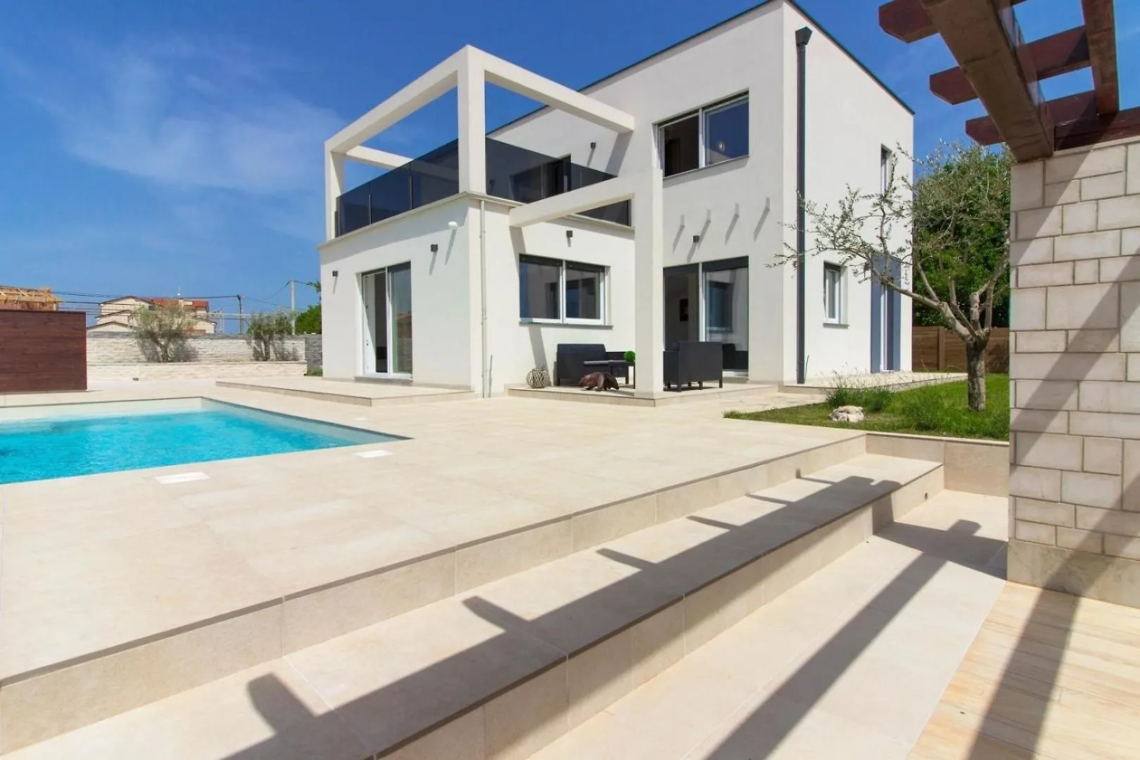 Ferienhaus Mit Privatpool Fuer 8 Personen Ca 220 Qm In Sisan, Istrien Suedkueste Von Istrien Croatia